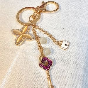 NWT - crystal key and lock keychain pearl clover gold white enamel